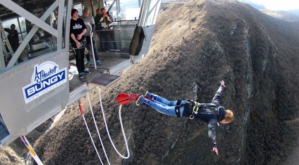 Why_You_Should_Train_as_a_Ski_or_Snowboard_Instructor_in_New_Zealand_-_7_Extreme_Sport.jpg