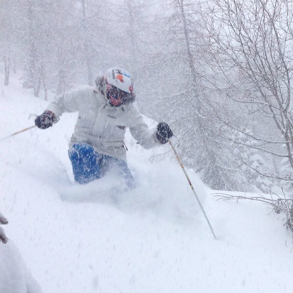 Ex SnowSkooler in deep powder in Switzerland